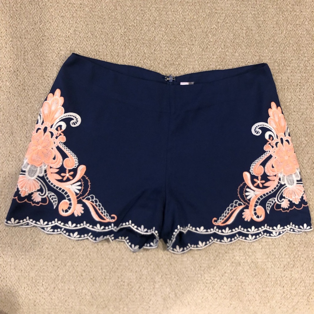 Francesca’s white & pink embroidered blue shorts S